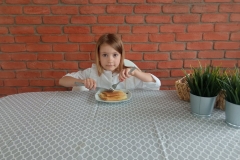 Przy-rodzinnym-stole-konkurs-fotograficzny-przygotowanie-z-rodzicami-obiadu-lub-deseru-2-grupa-III