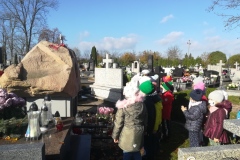 Dzien-wspomnien-i-zadumy-wyjscie-na-cmentarz-3-grupa-III